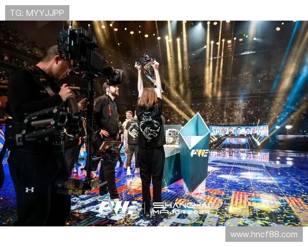 上海足球队耐力表现创新高引发热议足球界瞩目新纪录诞生